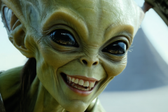 0013006-closeup-alien-woman-Sengoo.de_